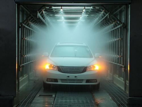 整車淋雨試驗室(圖1)